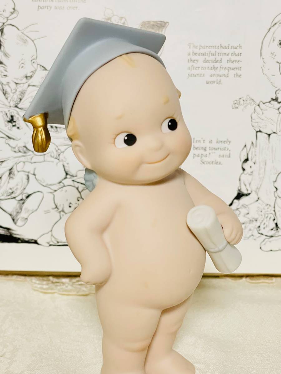 ●ENESCOキューピー●卒業証書を持つ卒業生●エネスコ