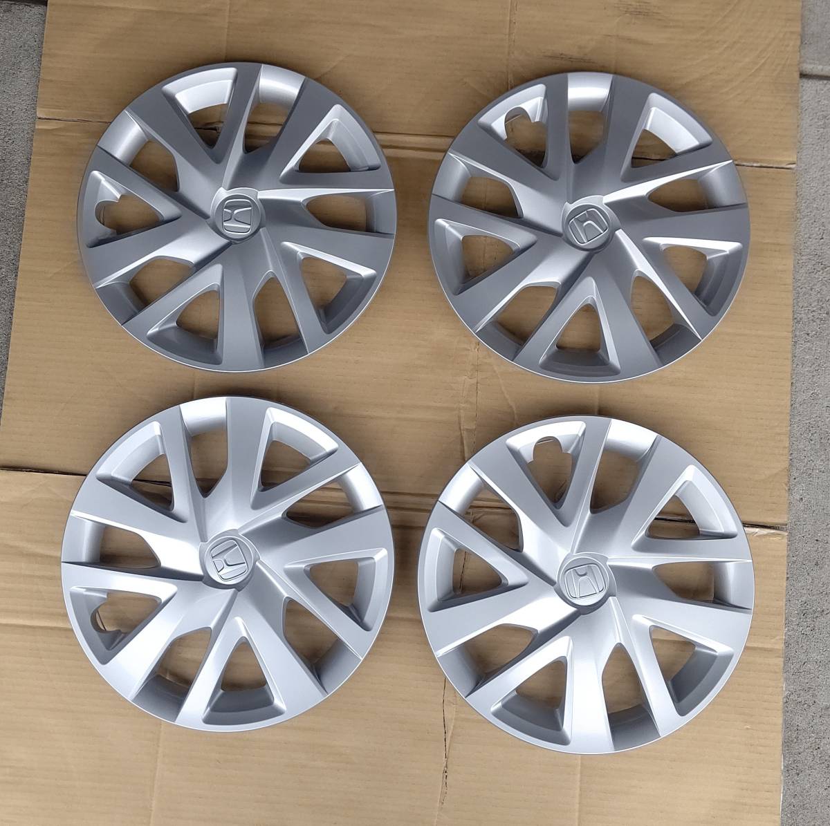 ほぼ新車外しJF3/4ホンダN-BOX純正ホイールキャップ4枚セット14インチ