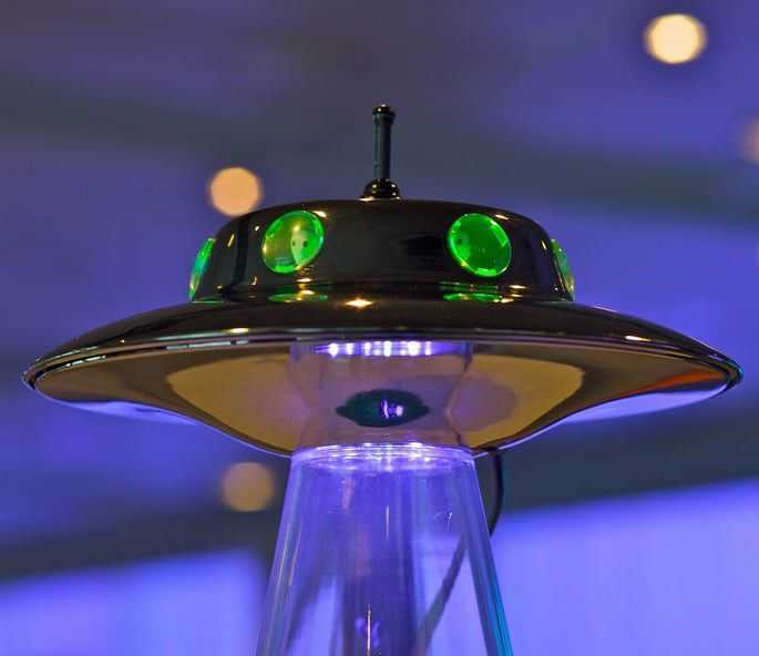 アブダクションUFO型 ランプ 牛のフィギュア付き アブダクションUFO型