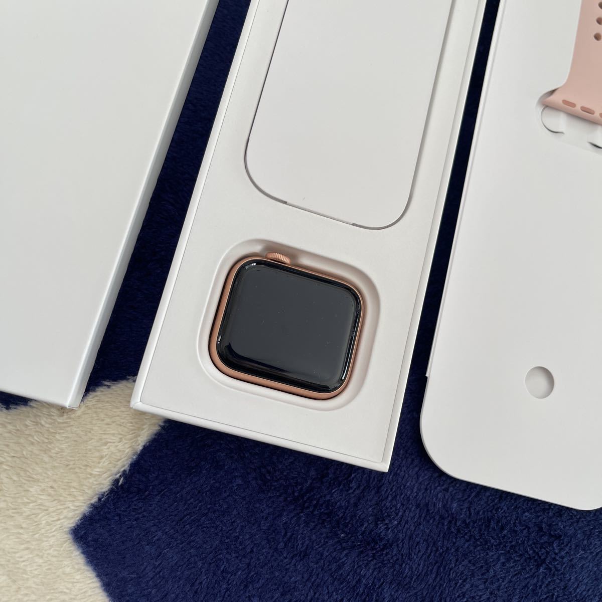 apple watch SE 40mm GPSモデル　美品　完動品 Apple Watch SE 第二世代 美品 値下げ