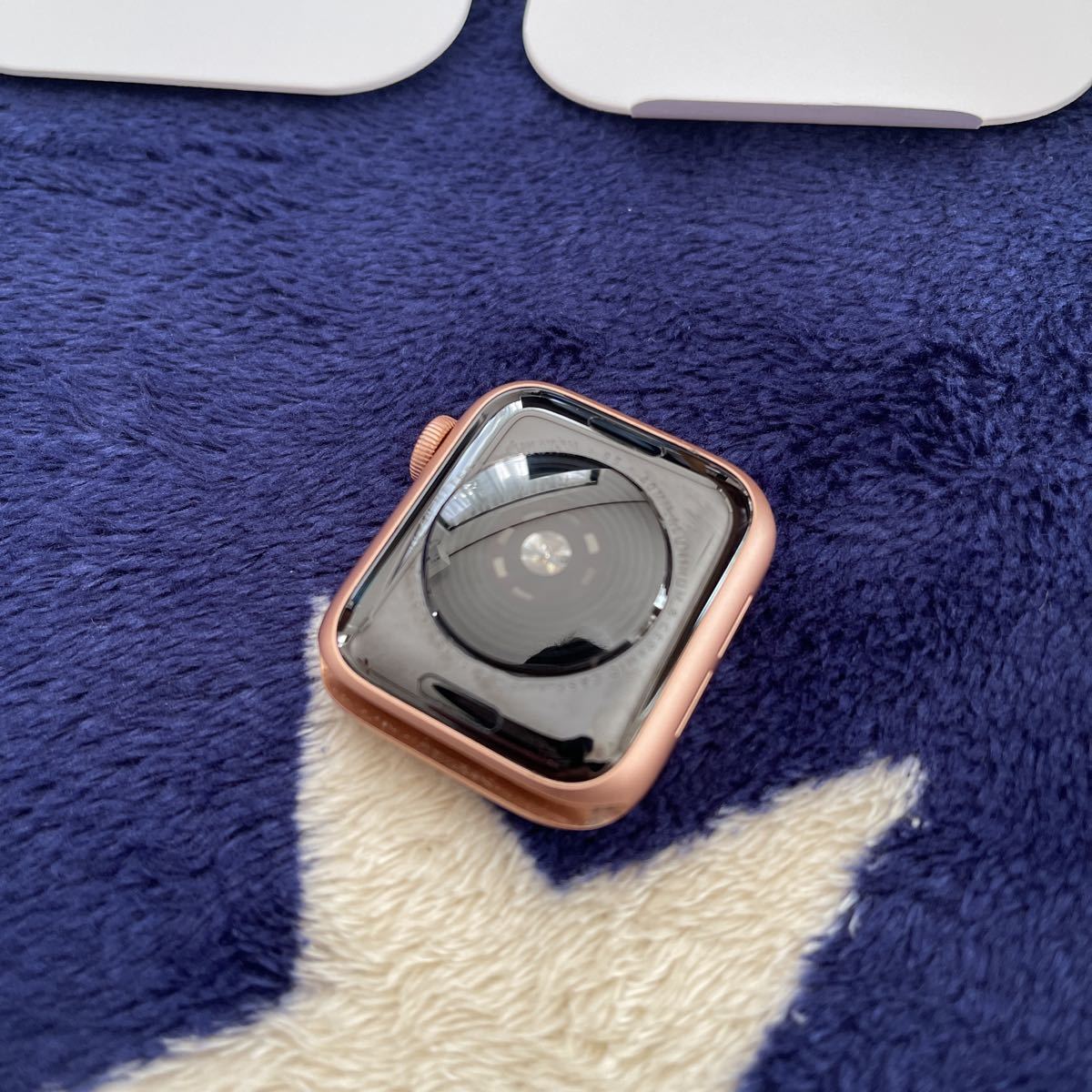 apple watch SE 40mm GPSモデル　美品　完動品 Apple Watch SE 第二世代 美品 値下げ