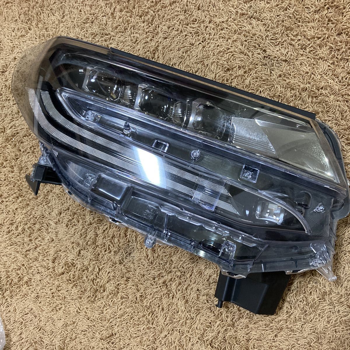 30アルファード 後期3眼 LED ヘッドライト純正 現行 三眼 81150-58520 
