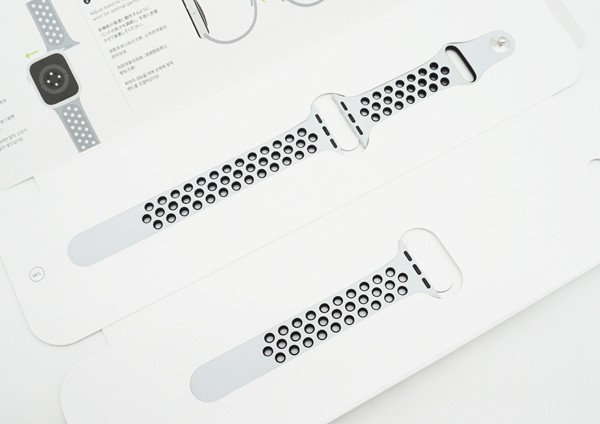 ◇【アップル】AppleWatch Nike Series7 41mm GPS スターライトアルミニウム Nikeスポーツバンド MKN33J/A Apple Watch Nike Band Sport 7（GPS