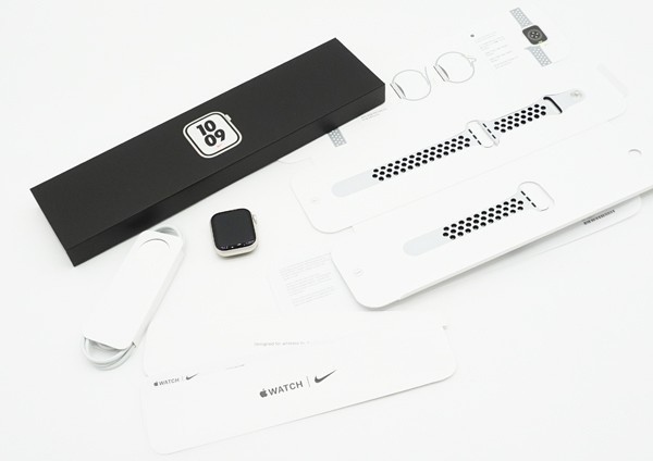 ◇【アップル】AppleWatch Nike Series7 41mm GPS スターライトアルミニウム Nikeスポーツバンド MKN33J/A Apple Watch Nike Band Sport 7（GPS