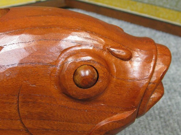 取り寄せ オンライン 【心庵】木彫 自在鉤 鯉 横木 囲炉裏 目・口可動
