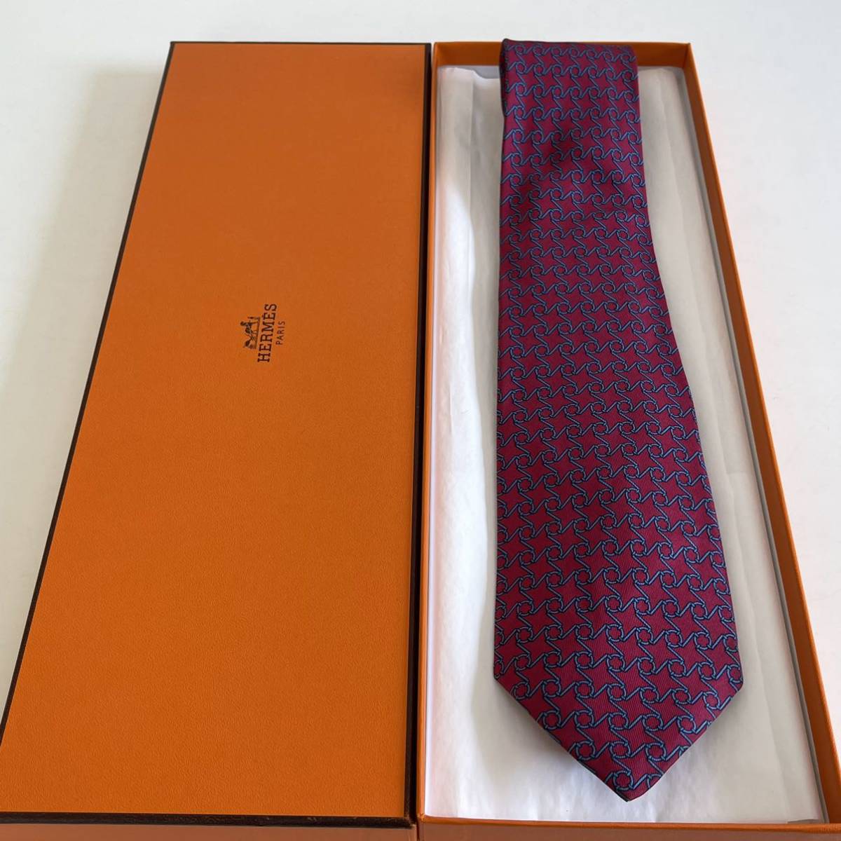 【人気SALE，限定セール】 エルメス HERMES 赤ネイビー丸柄ネクタイ(ネクタイ)｜売買されたオークション情報、yahooの商品情報をアーカイブ公開 - オークファン 服飾小物