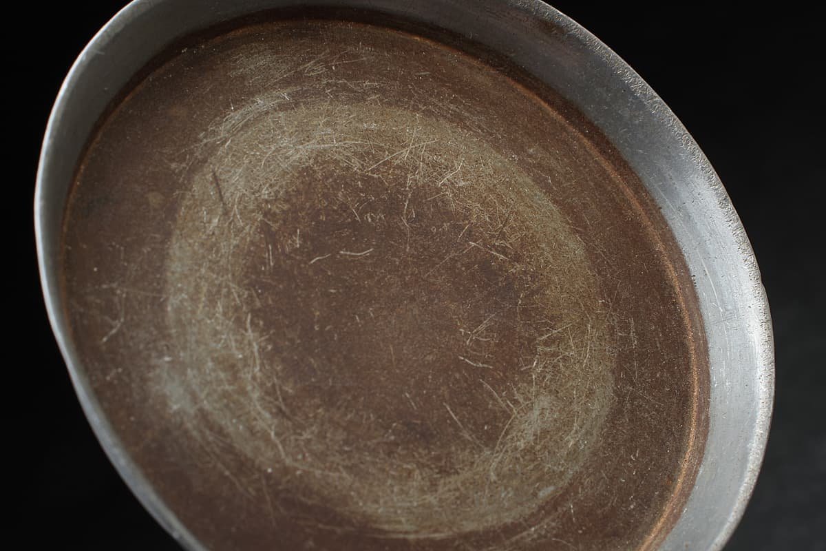 錫　瓶敷　皿　瓶座 骨董古美術 HW829 時代物 古錫瓶座・錫底座 外径8.6cm 重90g・錫缶