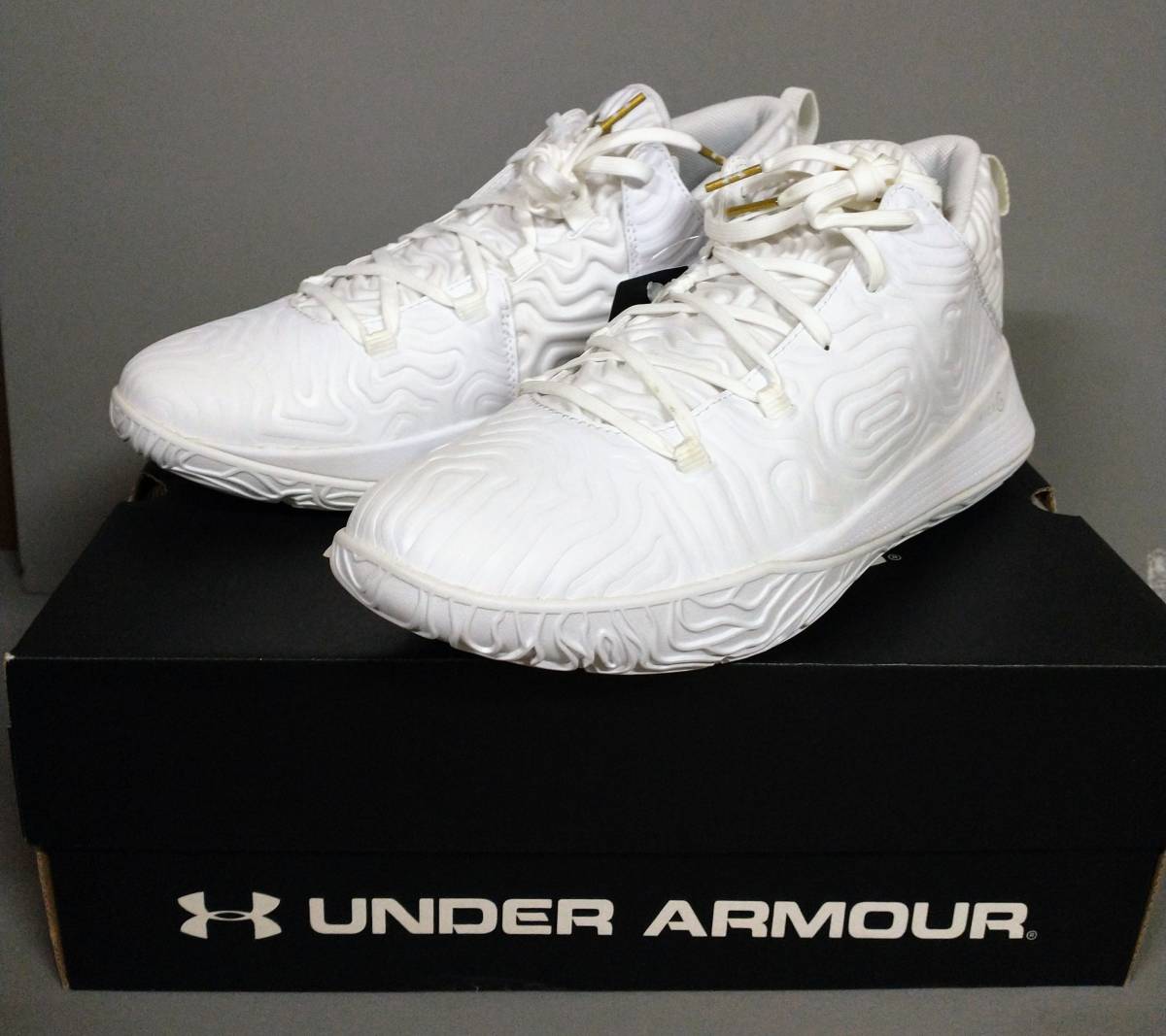 限定SALE，人気セール UNDER ARMOUR アンダーアーマー バスケットボール シューズ WHITE サイズ 27.5cm 3023955-101(27.5cm)｜売買されたオークション情報、yahooの商品情報をアーカイブ公開 - オークファン 27.5cm