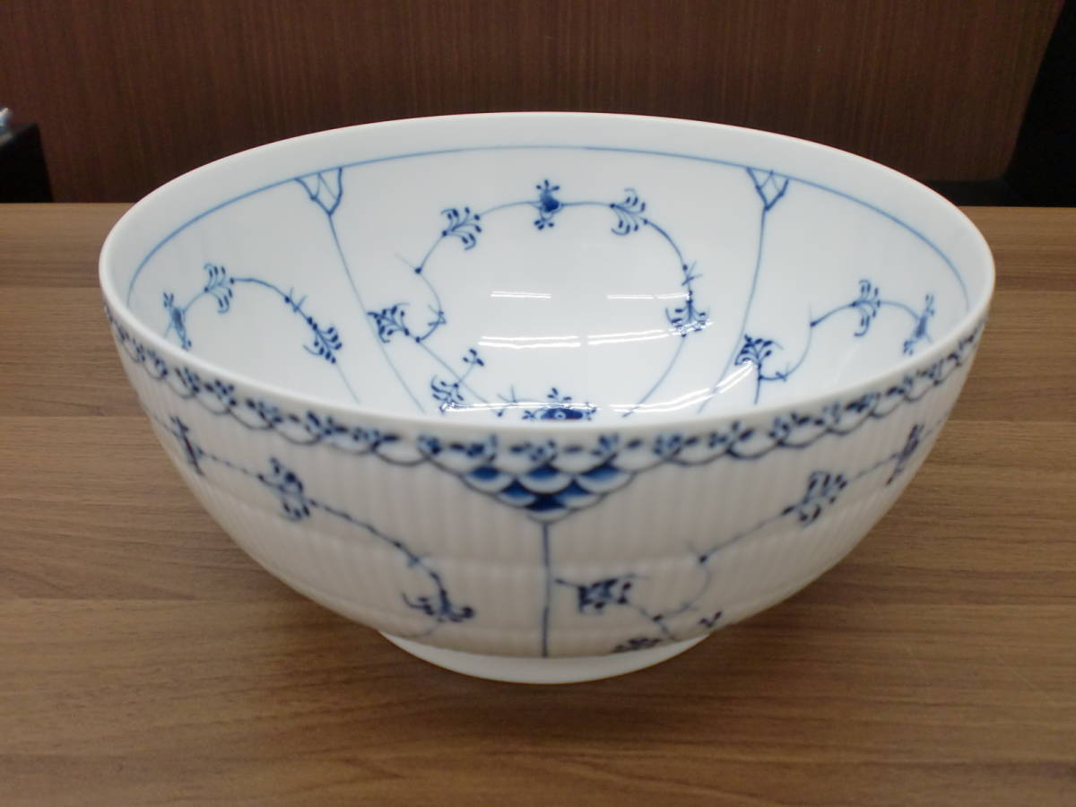 超激得，新品 品 ロイヤルコペンハーゲン ブルーフル―テッド ハーフレース ボウル 深型 24cm(ロイヤルコペンハーゲン)｜売買されたオークション情報、yahooの商品情報をアーカイブ公開 - オークファン ロイヤルコペンハーゲン