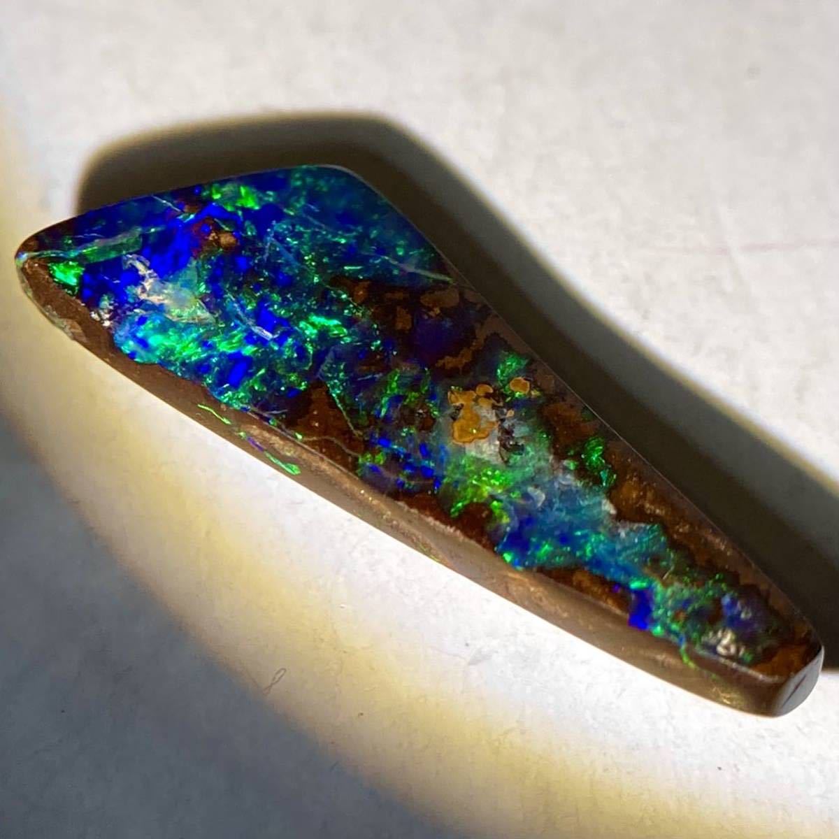 天然ボルダーオパール 3.40ct マルチ美遊色オーストラリア 絶賛!!希少 