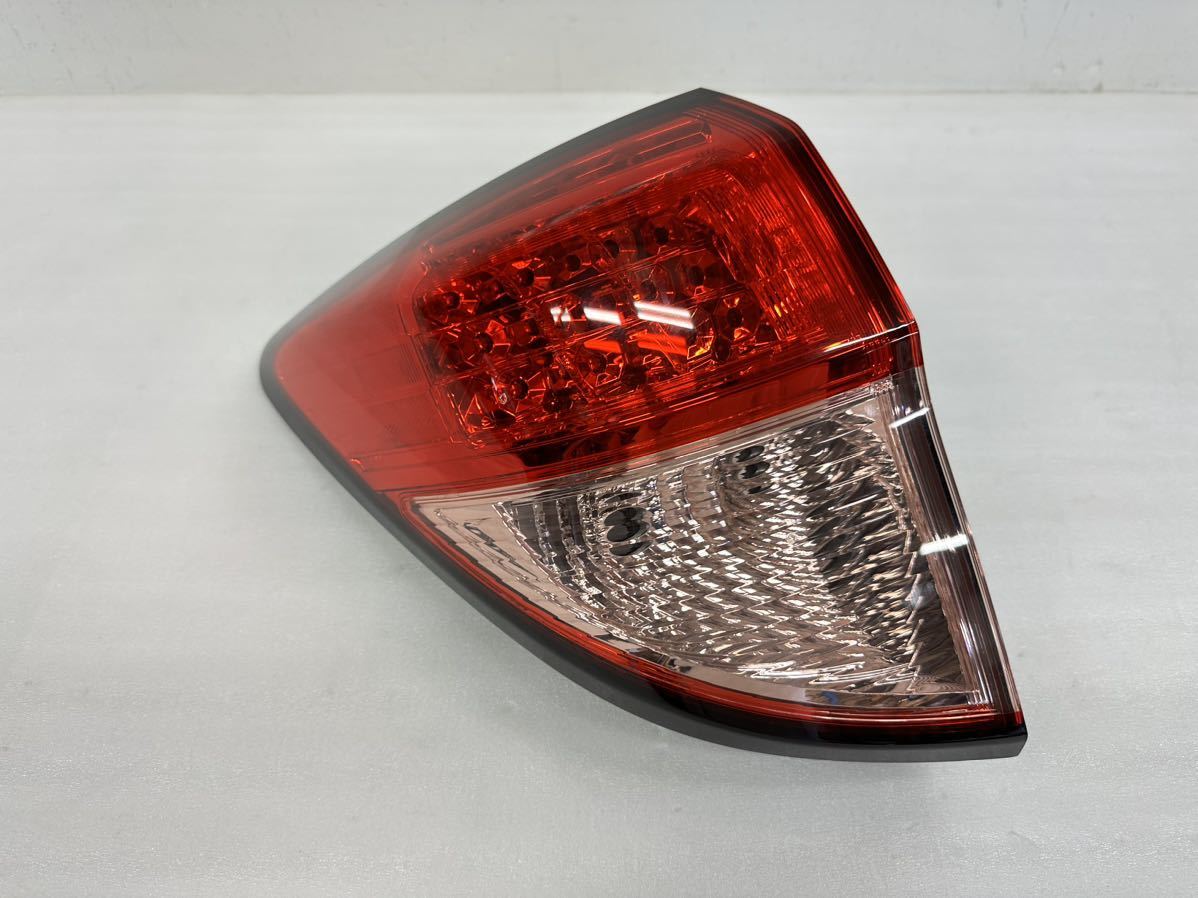 4O15 【美品】ヴェゼル RU1 前期 純正 テールランプ 左 KOITO 220