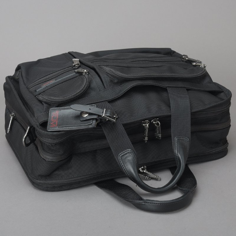 TUMI トゥミエクスパンダブル レザーバッグ 付属品付き 美品 【公式通販】