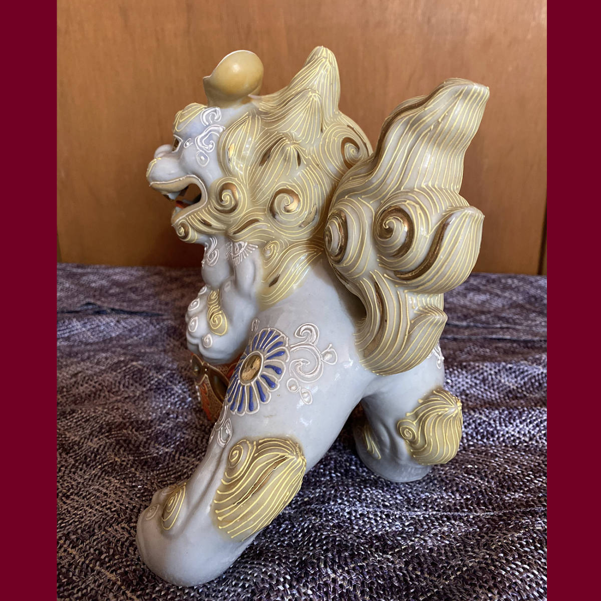 良品】 九谷焼 玉乗り獅子 洒落た やや小ぶり 金彩 魔除け 縁起物 開運