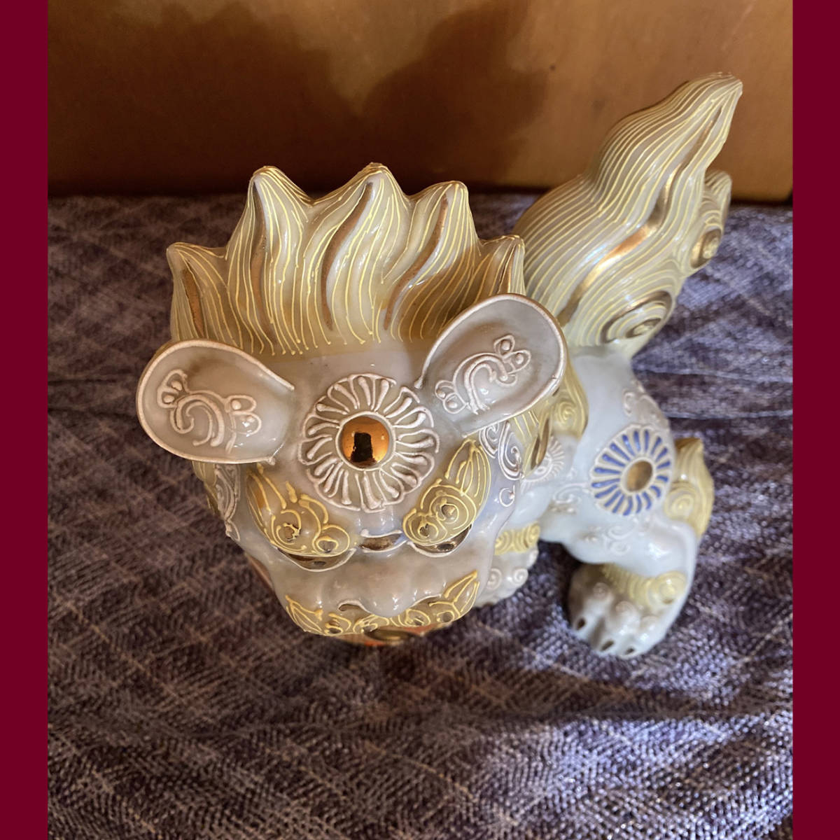 良品】 九谷焼 玉乗り獅子 洒落た やや小ぶり 金彩 魔除け 縁起物 開運