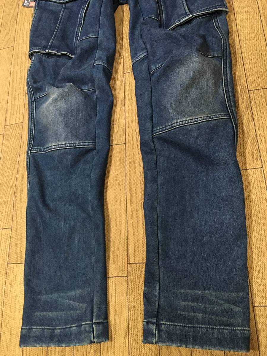 展示品 HYOD D3o 秋冬対応商品 裏地フリース ストレッチカーゴジーンズ Mサイズ(表記30）ウエスト幅76-78cm 身長166-172cm D3o膝パッド付き HYOD D3O 裏地フリース ストレッチジーンズ ナイロン素材ストレッチ ライディング