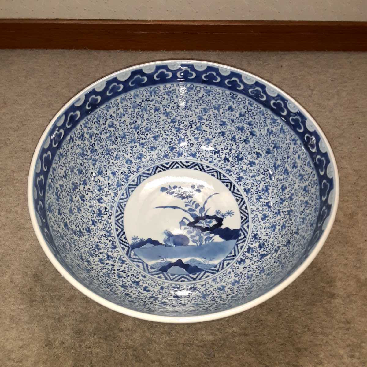 陽】特大 柿右衛門 大鉢 染付 つる草・うさぎ図 萩唐草文様 夢唐草様式 