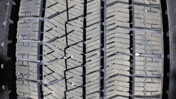 ブリヂストン BLIZZAK VRX2 225/55R18 4本SET／2019年製9分山 