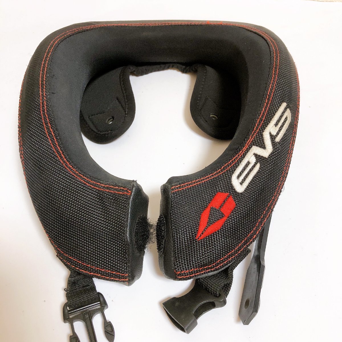□ EVS ネックブレース ネックプロテクター ネックカラー 中古 内径約 