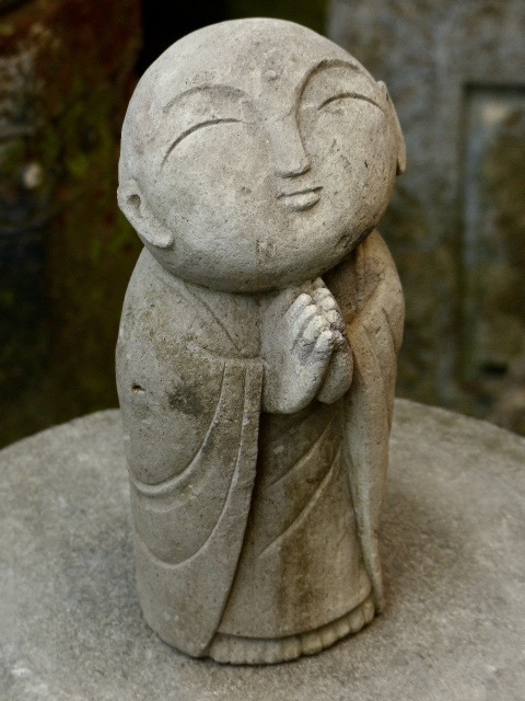 お地蔵さん 地蔵菩薩 石仏 ｜ お祈り地蔵様の石像h38cm／10kg 0714