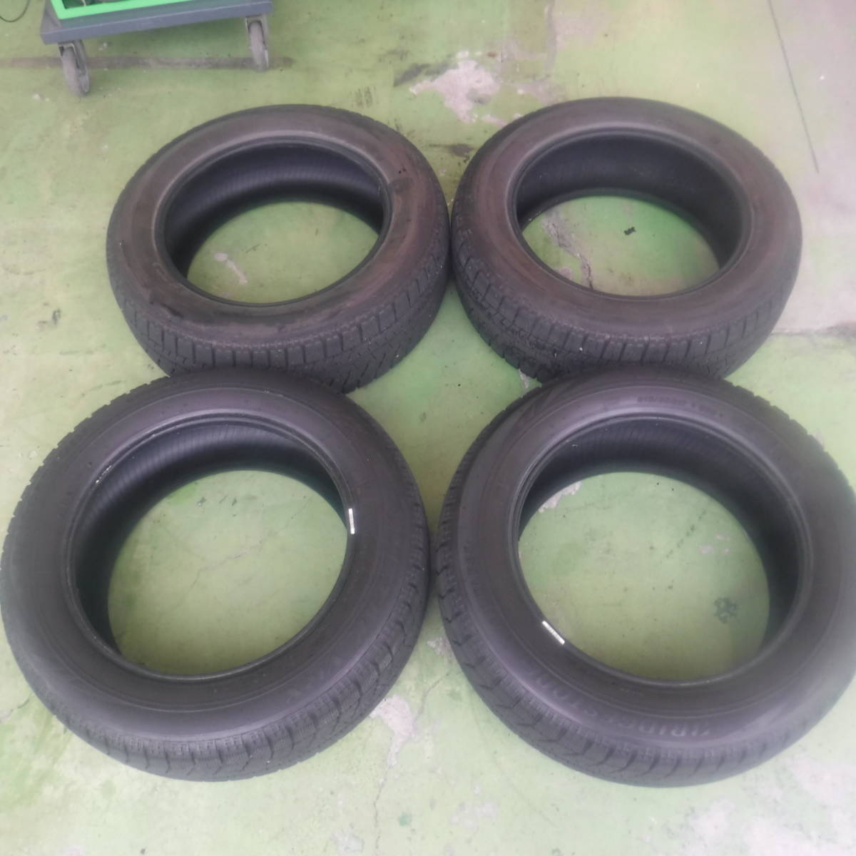 スタッドレスタイヤ215/60R17インチ冬タイヤ4本セットC-HR