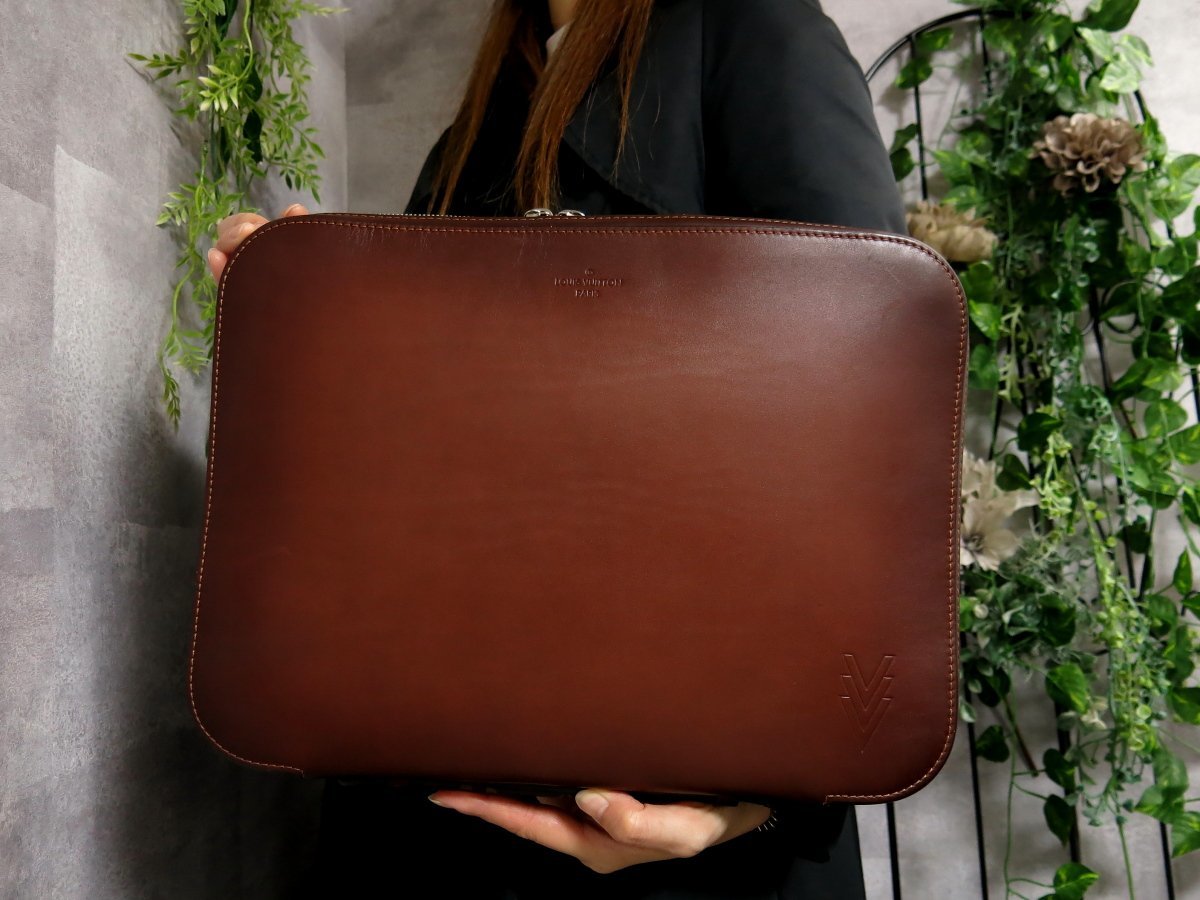 驚きの破格値，100%新品 超 LOUIS VUITTON ルイ ヴィトン メンズ キュイール オンブレ レザー セカンド バッグ 茶 ヴィンテージ A4 収納 Js30705(天然革ライン)｜売買されたオークション情報、yahooの商品情報をアーカイブ公 かばん、バッグ