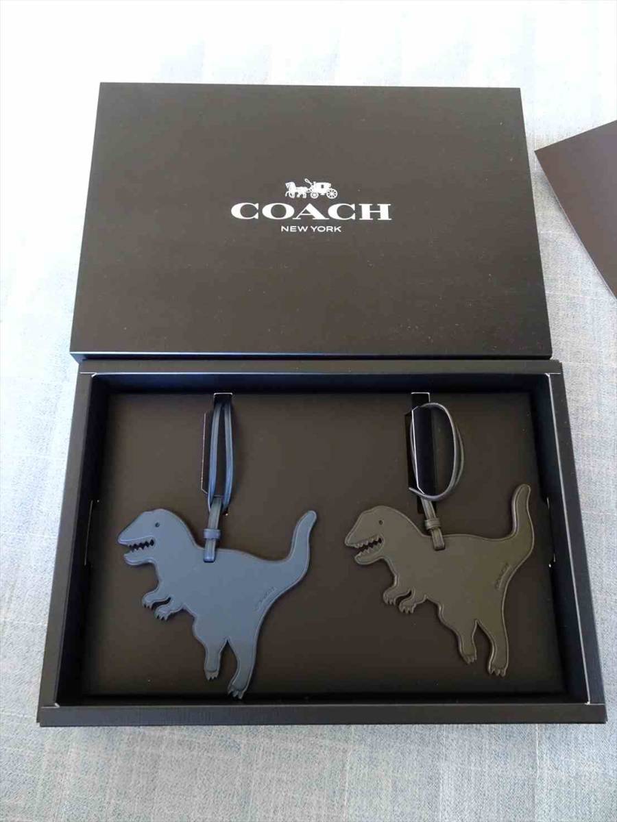  品 COACH コーチ チャーム レキシー オーナメント 2個 カーキ モスグリーン(コーチ)｜売買されたオークション情報、yahooの商品情報をアーカイブ公開 - オークファン コーチ