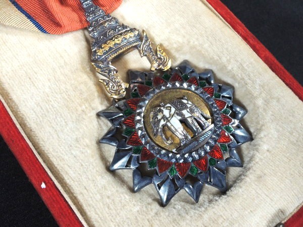 時代物/タイ王国/白象勲章/箱付/徽章/記章/骨董/古美術/美術品