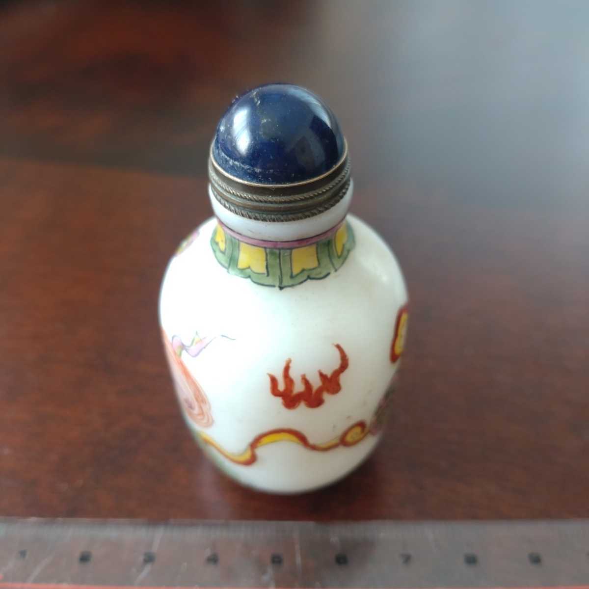 鼻烟壺‥磁器製トウモロコシ形 純正超特価 鼻煙壺（獅子）