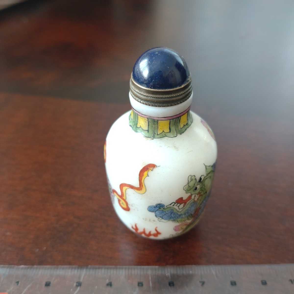 純正超特価 鼻煙壺（獅子）