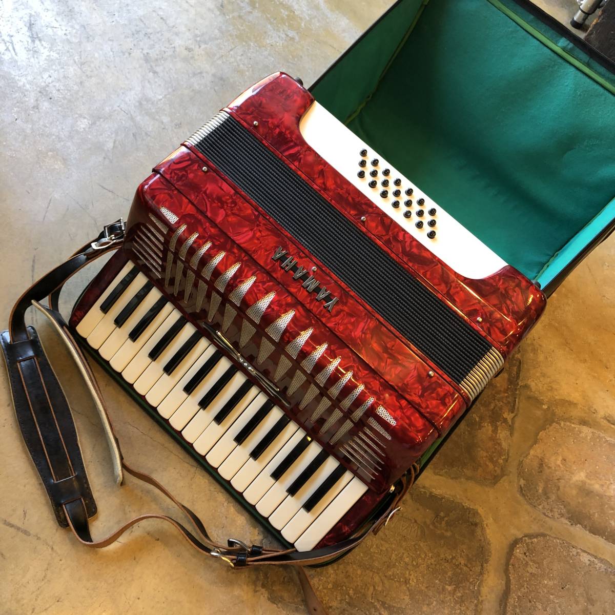 Yamaha アコーディオン 赤