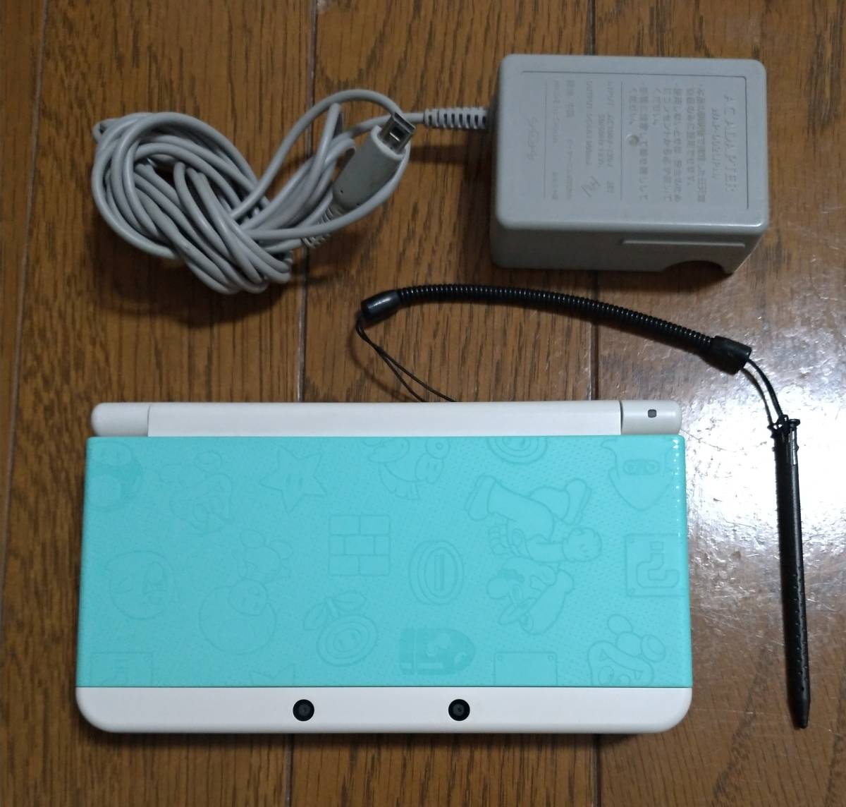 NEWニンテンドー3DS NEW NINTENDO 3DS ホワイト 中古美品 本体表面に傷  