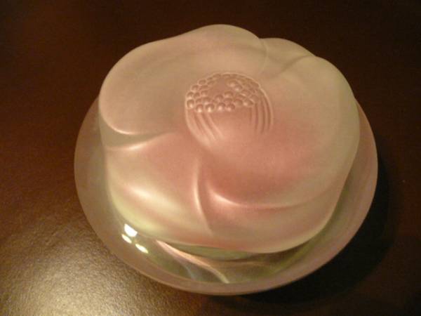 花椿 資生堂 ガラス パウダーケース ラ プードル ルイスロント コンシーラー 売買されたオークション情報 Yahooの商品情報をアーカイブ公開 オークファン Aucfan Com