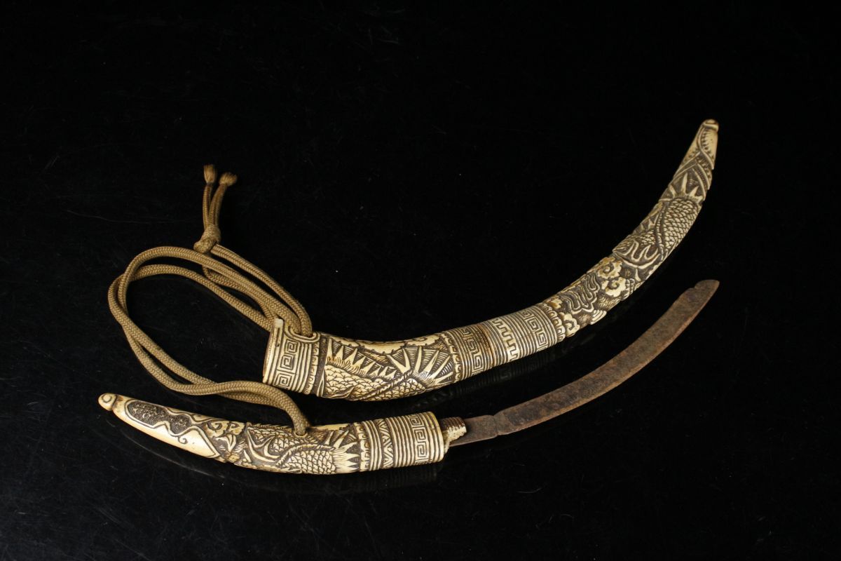 アイヌ マキリ アイヌ彫り 鯨歯下げ 根付け 時代物 アイヌ マキリ アイヌ彫り 鯨歯下げ 根付け 時代物