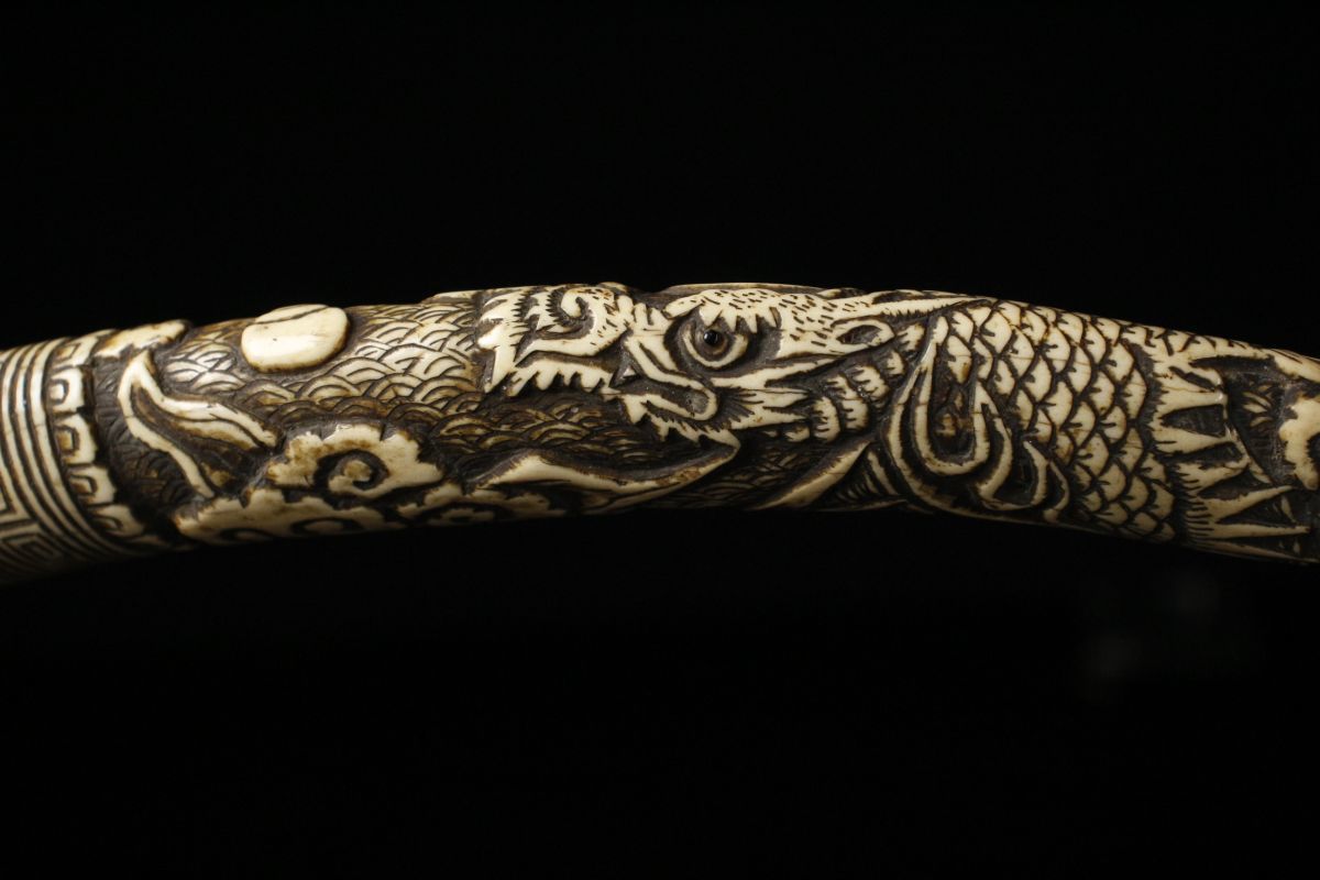 源・h】時代物 アイヌ 骨製 長飾玉/箱付 LIG時代アイヌ民族 骨