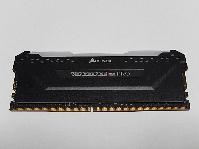 メモリ デスクトップ用 CORSAIR VENGEANCE RGB PRO DDR4-2666 PC4-21300 8GB 1枚 CMW16GX4M2A2666C16の1枚のみ 起動確認済みです