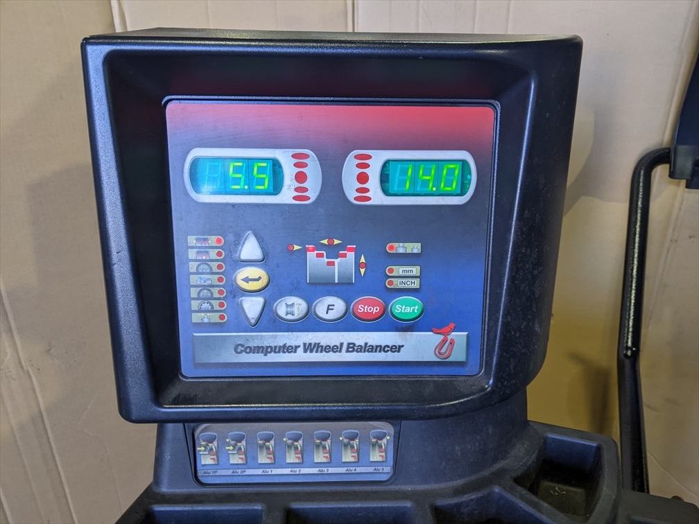 ●BA6002 中古 ホイールバランサー CORGHI(コーギ/イタリア) EM7340 仕様は下記詳細確認 100V (状態〇/電源を含めて簡単な動作確認済)_4