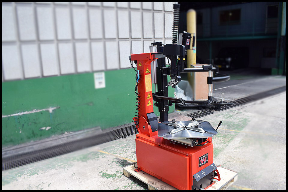 ■新品 令和最新ワールドワイド製 レバーレスオートタイヤチェンジャーサポートアーム付 イタリア製パーツ 26インチ対応 CTV-850_3