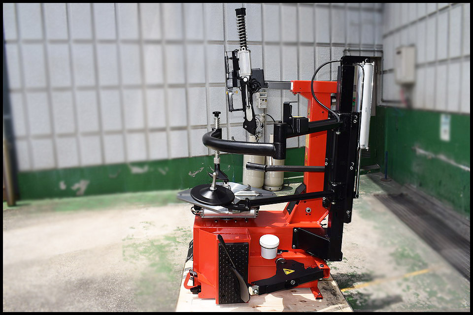 ■新品 令和最新ワールドワイド製 レバーレスオートタイヤチェンジャーサポートアーム付 イタリア製パーツ 26インチ対応 CTV-850_4