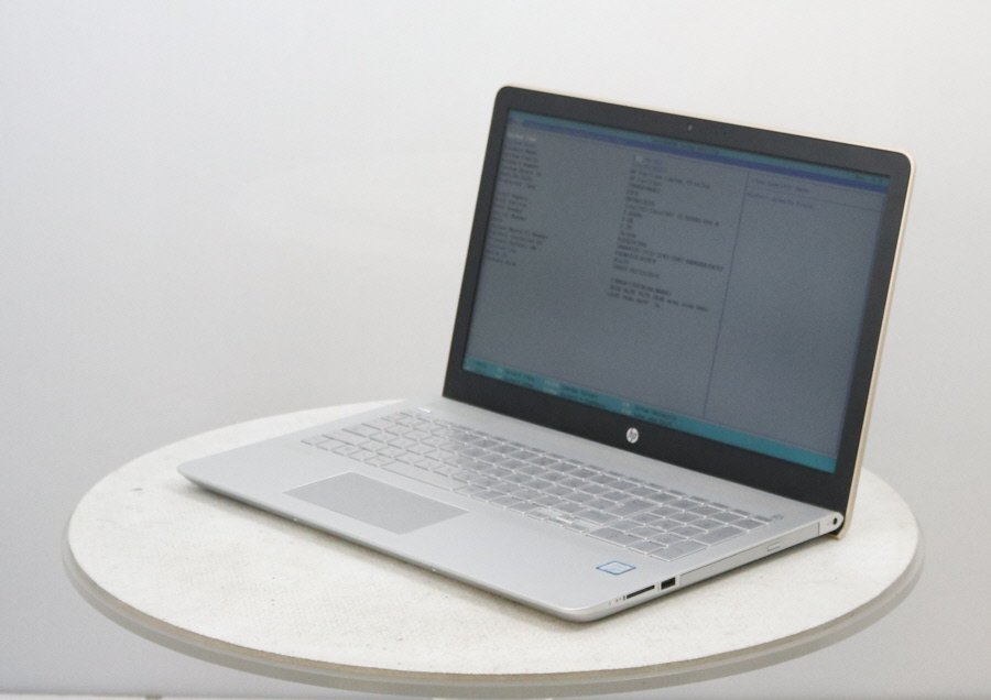 ノートPC hp Pavilion 15-cc101TU 8世代i5