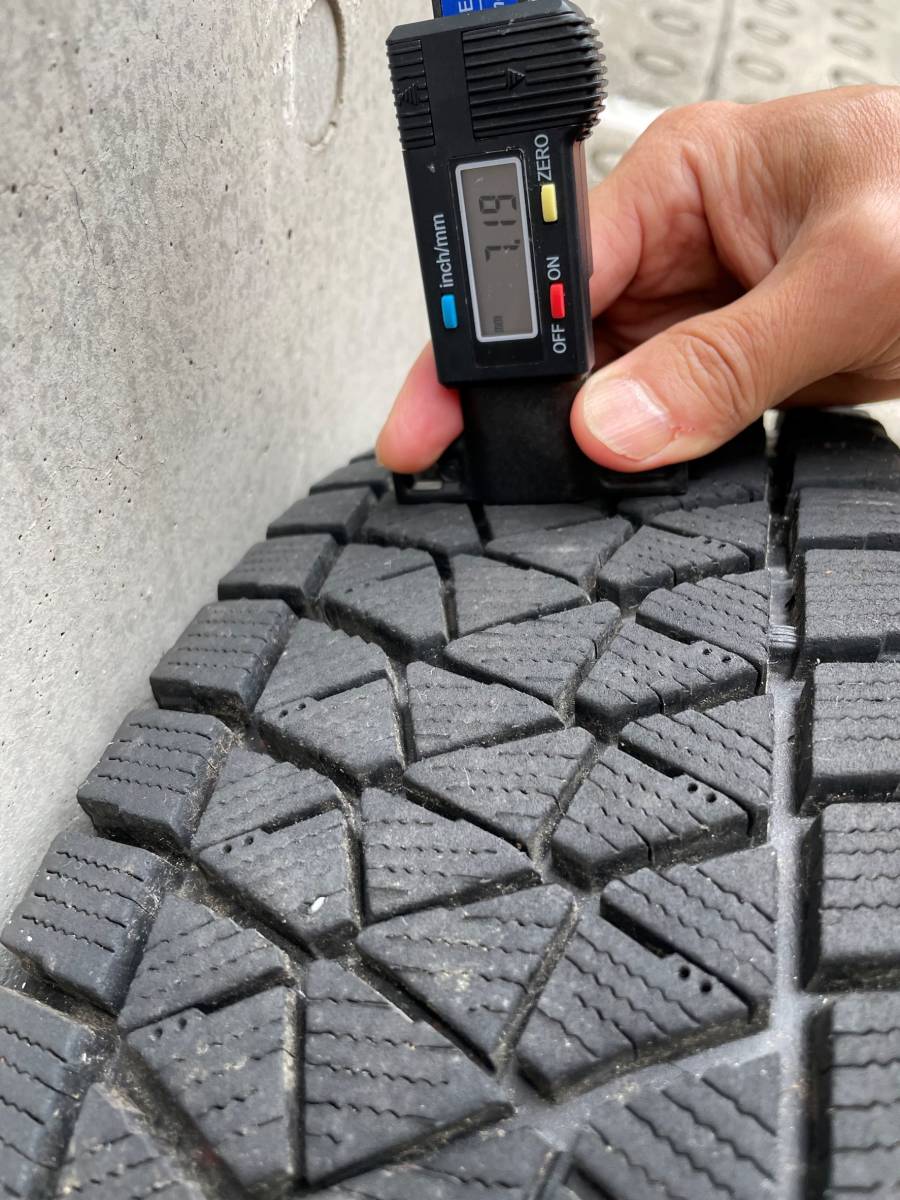 １５インチ 175/80R15 90Q ヨコハマタイヤ スタッドレス AZスポーツ５穴ホイール付 ４本セット 埼玉 行田 15インチ 175/80R15 90Q ヨコハマタイヤ スタッドレス AZスポーツ5
