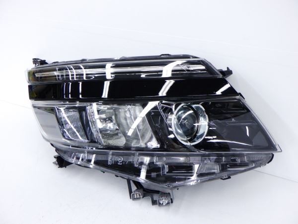 2076041♪ ヴォクシー♪ 80系 前期 右ライト LED ICHIKOH 28-229 ZRR80