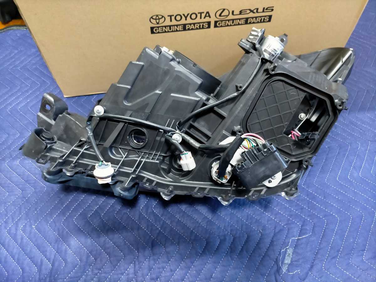 トヨタ純正 クラウン GRS 200系 右ヘッドライト 品番81145－30C53