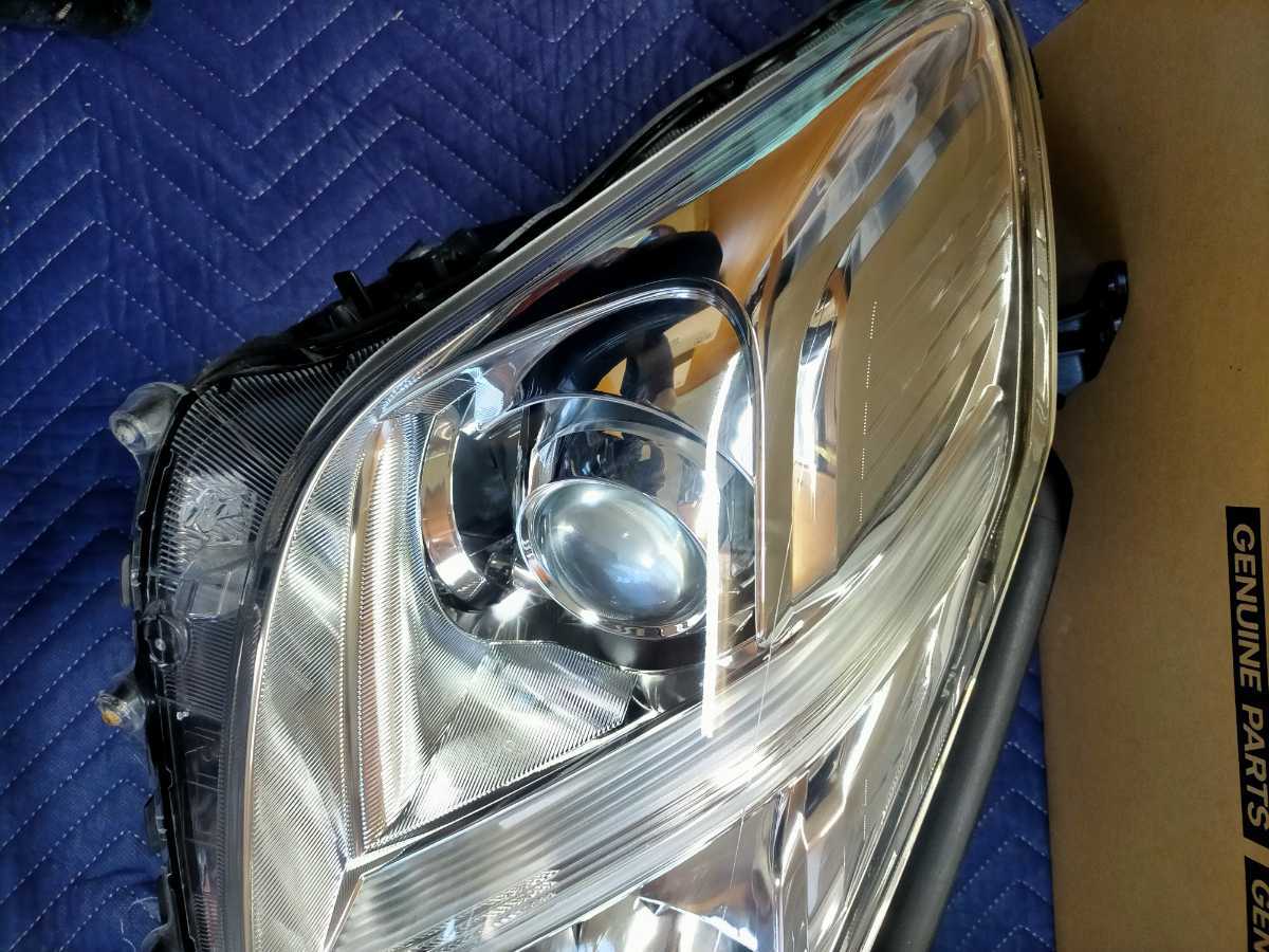 トヨタ純正 クラウン GRS 200系 右ヘッドライト 品番81145－30C53