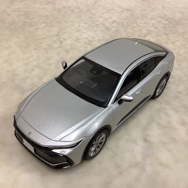 1円〜 トヨタ 1/30 色見本 クラウン プレシャスシルバー プレシャス