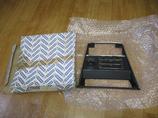 フェアレディｚ・S30Z・240ZG・Z432・前期・最初期　当時物　ダッシュボード・センターコンソール吹き出しパネル　未使用　デッドストック