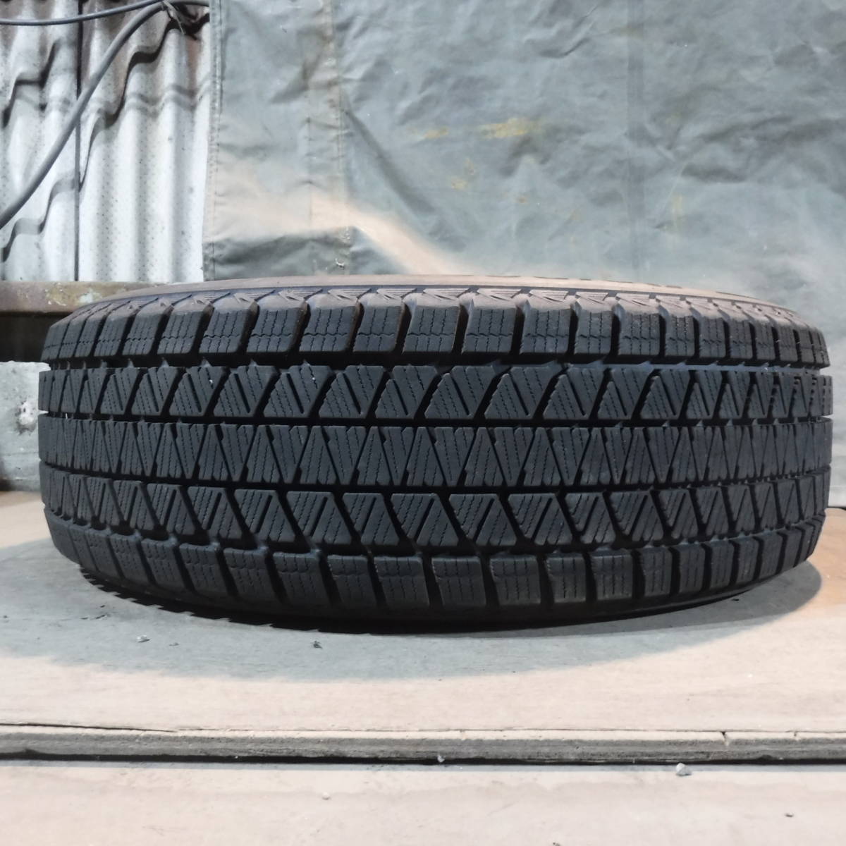 お得，定番 20年製 品質良し BLIZZAK ブリザック DM-V3 225/60R18 タイヤ1本 オンロード BRIDGESTONE ブリヂストン 愛知発手渡し可 429-20(中古)｜売買されたオークション情報、yahooの商品情報をアーカイブ公開 - オ 18インチ