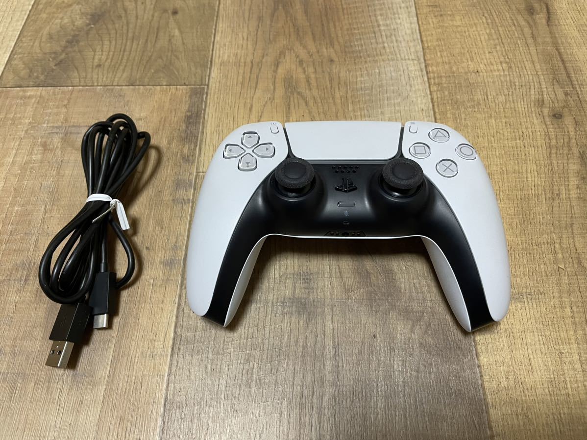 低価，大人気 PS5 純正コントローラー 白 ケーブル付き み(アクセサリ、周辺機器)｜売買されたオークション情報、yahooの商品情報をアーカイブ公開 - オークファン アクセサリ、周辺機器