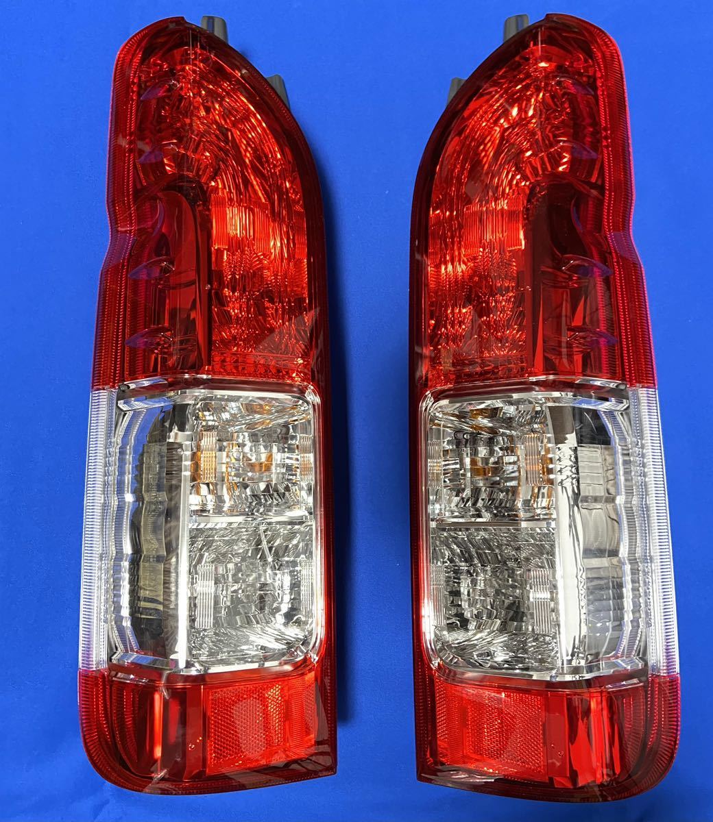 200系ハイエース 4型/5型/6型 トヨタ TOYOTA 純正 テールランプ テールライト 26-140 左右セット レジアスエース KOITO