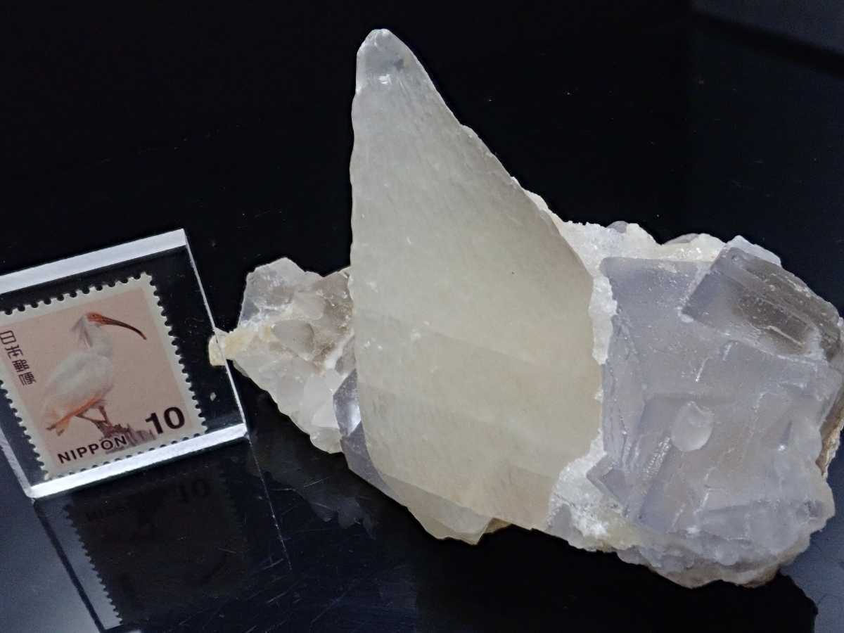 パキスタン産 フローライト with カルサイト ⁄ Fluorite with Calcite