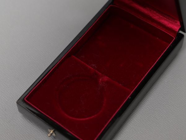 PF919. 勲章 紺綬褒章 平成十七年一月二十九日 箱付属 /